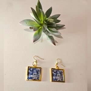 European delft "style" square gold blue earring